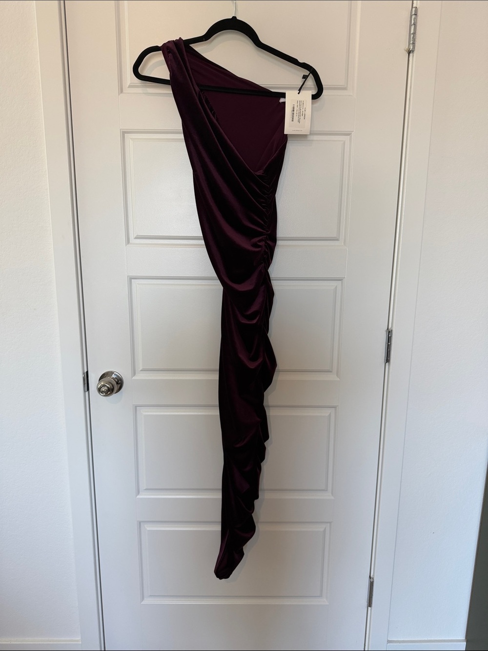 Club London- One-Shoulder Ruched Midi dress in Deep Plum